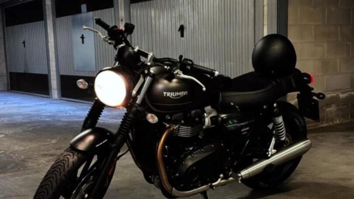Triumph Street Twin 900 (2021 - 22)  (13)