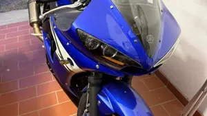Yamaha YZF R6 (2003 - 04)  (2)