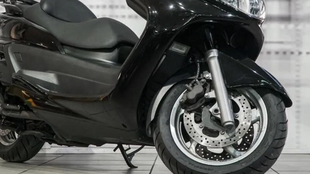 Yamaha Majesty 400 (2004 - 08)  (5)