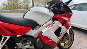 Honda VFR 800 (1998 - 01)  (6)