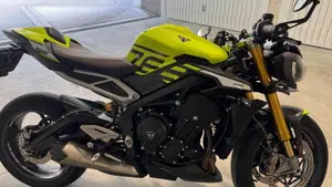 Triumph Street Triple 765 Moto2 Edition (2023 - 24)  (2)