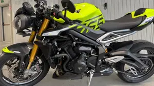 Triumph Street Triple 765 Moto2 Edition (2023 - 24)  (6)