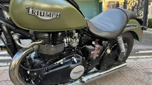 Triumph Speedmaster (2003 - 05) 