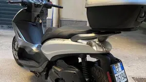Piaggio Beverly 300 S i.e. ABS-ASR (2016 - 20)  (2)