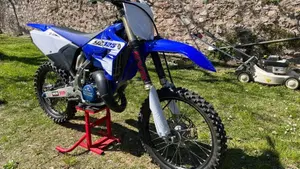 Yamaha YZ 125 (2016)  (2)