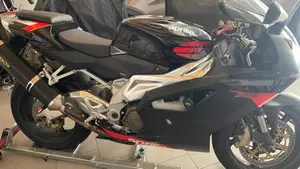 Aprilia RSV 1000 R (2004 - 05)  (2)