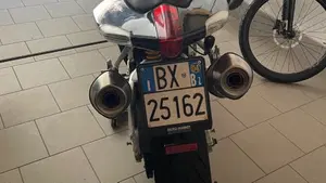 Aprilia RSV 1000 R (2004 - 05)  (3)