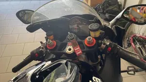 Aprilia RSV 1000 R (2004 - 05)  (4)