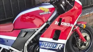 Honda VF 1000 F (1985 - 87)  (2)