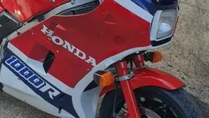 Honda VF 1000 F (1985 - 87)  (4)