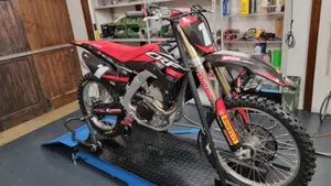 Honda CRF 250R (2020)  (3)