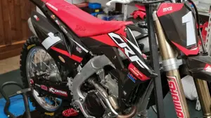 Honda CRF 250R (2020)  (4)