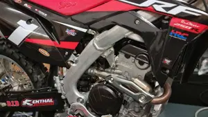 Honda CRF 250R (2020)  (9)