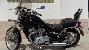 Suzuki VS 600 GL Intruder (1995 - 96)  (2)