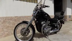 Suzuki VS 600 GL Intruder (1995 - 96)  (4)