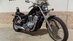 Suzuki VS 600 GL Intruder (1995 - 96)  (7)