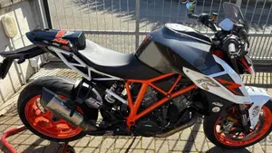 KTM 1290 Super Duke R (2019)  (3)