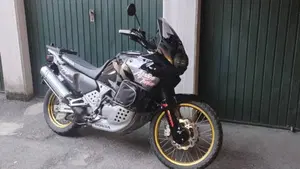 Honda Africa Twin XRV 750 (1996 - 02)  (2)