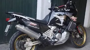 Honda Africa Twin XRV 750 (1996 - 02)  (4)