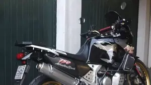Honda Africa Twin XRV 750 (1996 - 02)  (5)