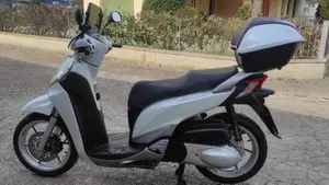Honda SH 300 i ABS (2011 - 13)  (2)