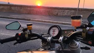 Ducati Monster 900 City Dark (1999 - 02)  (4)