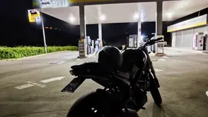 Ducati Monster 900 City Dark (1999 - 02)  (6)