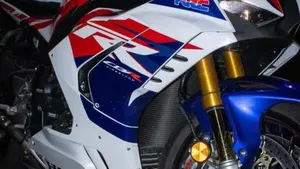 Honda CBR 1000 RR-R Fireblade SP 30th Anniversary (2022 - 23)  (3)