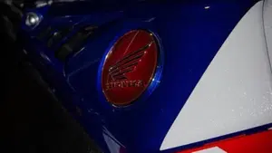 Honda CBR 1000 RR-R Fireblade SP 30th Anniversary (2022 - 23)  (5)