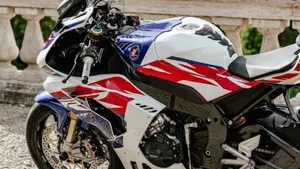 Honda CBR 1000 RR-R Fireblade SP 30th Anniversary (2022 - 23)  (7)