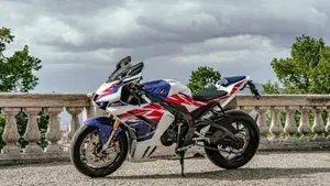 Honda CBR 1000 RR-R Fireblade SP 30th Anniversary (2022 - 23)  (9)