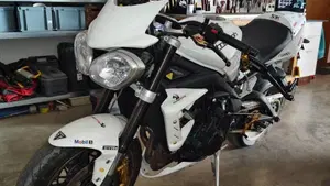 Triumph Street Triple R (2009 - 12)  (2)