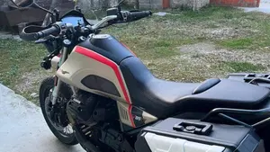 Moto Guzzi V85 TT Travel (2020)  (3)