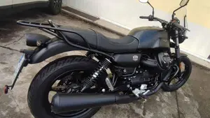 Moto Guzzi V7 Stone (2021 - 24)  (4)
