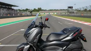 Yamaha X-Max 300 Iron Max (2019 - 20)  (5)