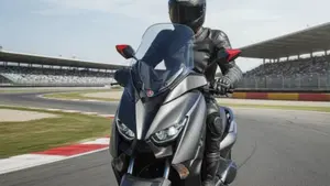 Yamaha X-Max 300 Iron Max (2019 - 20)  (6)