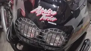 Honda Africa Twin XRV 750 (1996 - 02)  (8)