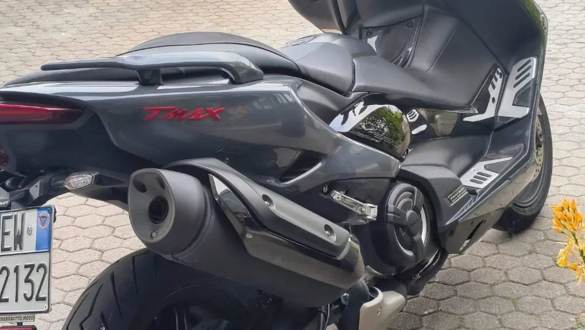 Yamaha T-Max 560 Tech Max (2021)  (2)