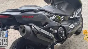 Yamaha T-Max 560 Tech Max (2021)  (2)