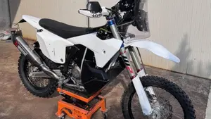 Husqvarna FE 450 (2024)  (2)