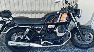 Moto Guzzi V7 II Special (2015 - 17)  (3)