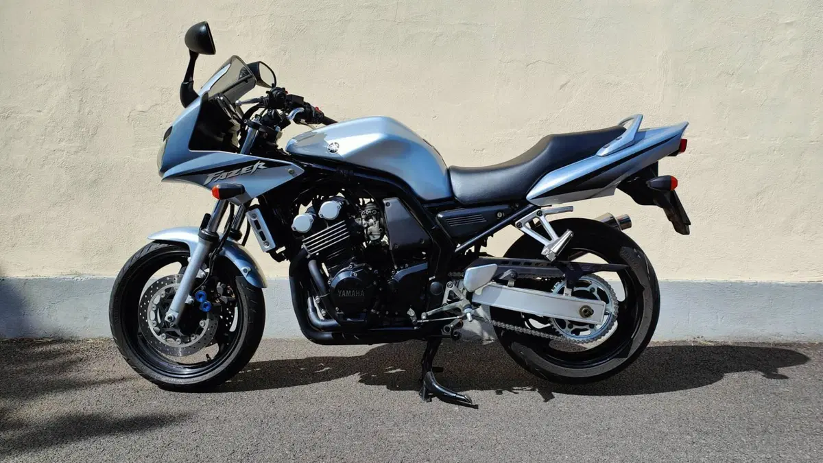 Yamaha FZS 600 Fazer (2002 - 03)  (2)