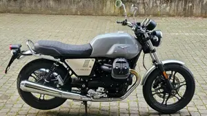 Moto Guzzi V7 III Milano (2018 - 20)  (12)