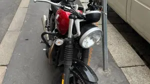 Triumph Street Twin 900 (2017 - 18)  (3)