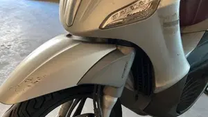 Piaggio Beverly 350 SportTouring ie ABS (2011 - 17)  (6)