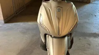 Piaggio Beverly 350 SportTouring ie ABS (2011 - 17) usata