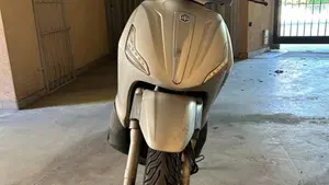 Piaggio Beverly 350 SportTouring ie ABS (2011 - 17)  (4)