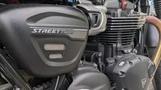 Triumph Street Twin 900 (2021 - 22) usata
