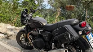 Triumph Street Twin 900 (2021 - 22)  (11)