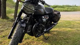 Moto Guzzi V7 Stone (2021 - 24) usata